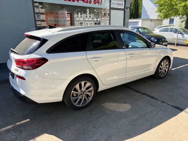 Fahrzeugabbildung Hyundai i30 cw Passion Automatik+CarPlay+Panorama+Navi+