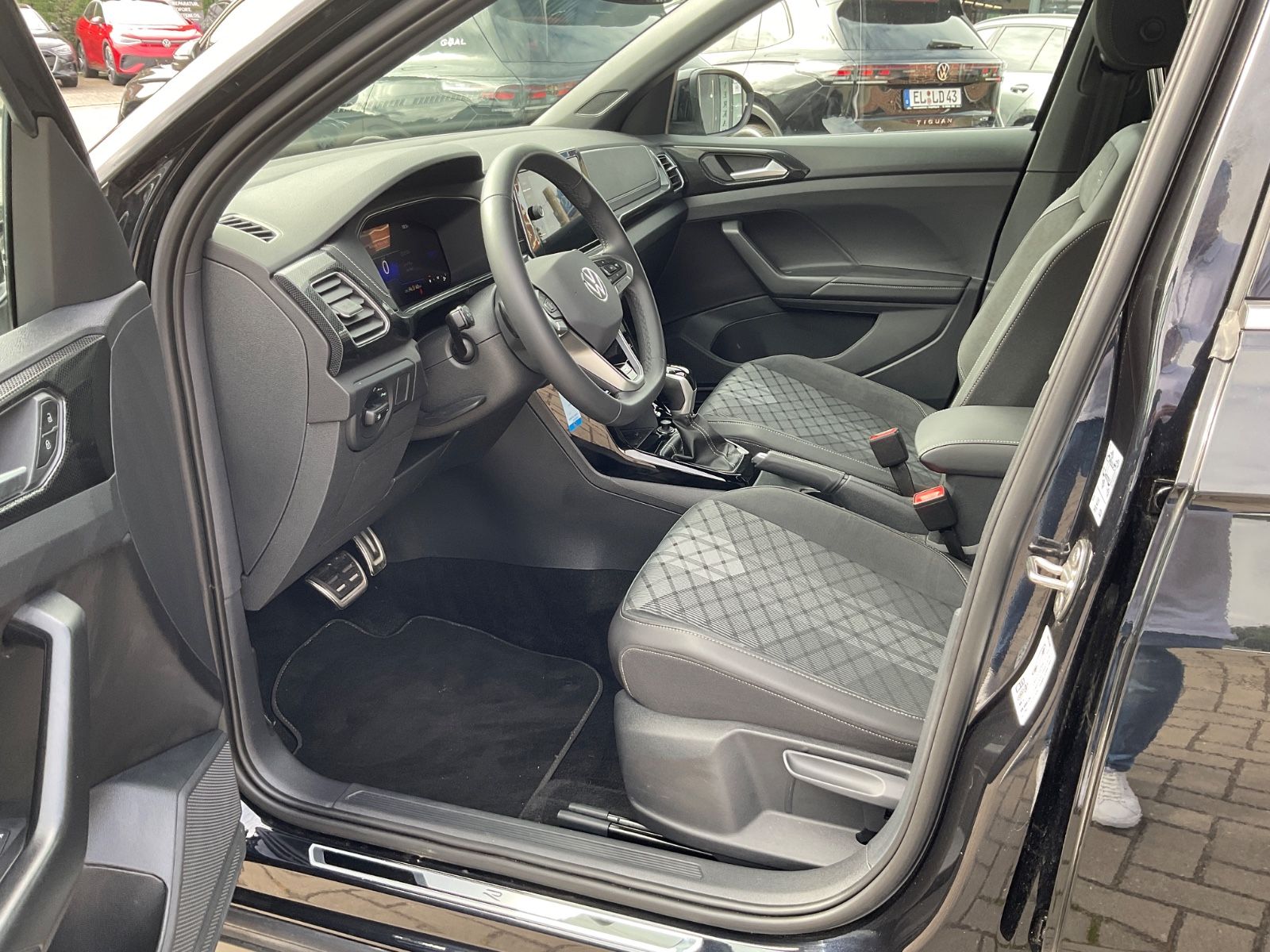 Fahrzeugabbildung Volkswagen T-Cross 1.5 TSI DSG R-Line,Kamera,AHK,ACC,Navi,
