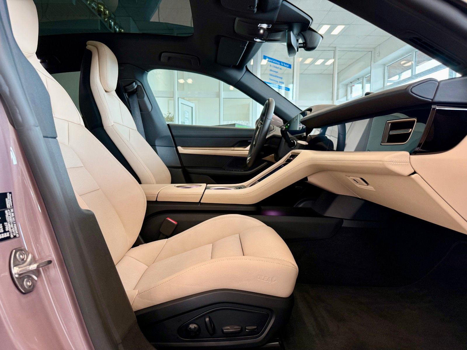 Fahrzeugabbildung Porsche Taycan Performance/HeadUP/Panorama/APPROVED