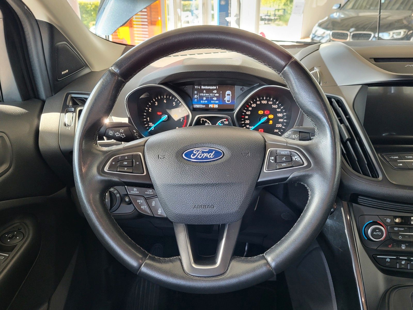 Fahrzeugabbildung Ford Kuga Titanium Autom., AHK abnehmbar, Winter-P.