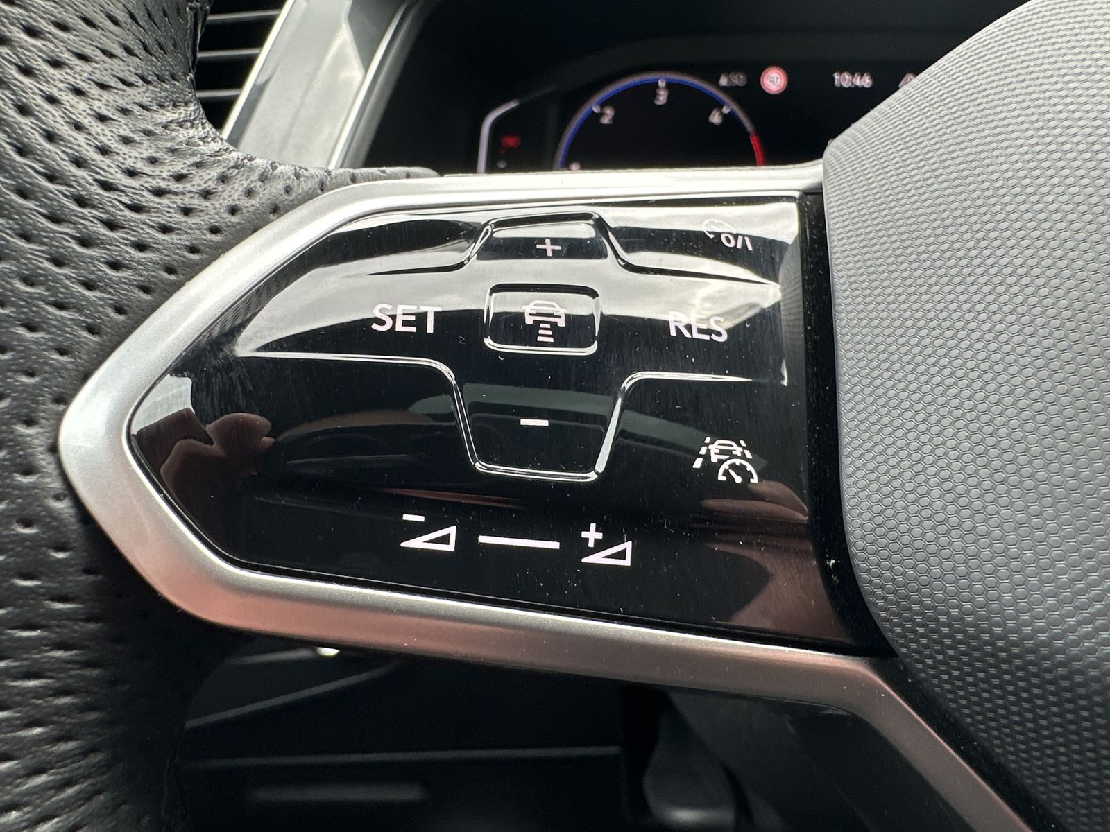 Fahrzeugabbildung Volkswagen Tiguan Allspace 4Motion R-Line NAV+IQ-LIGHT+PANO