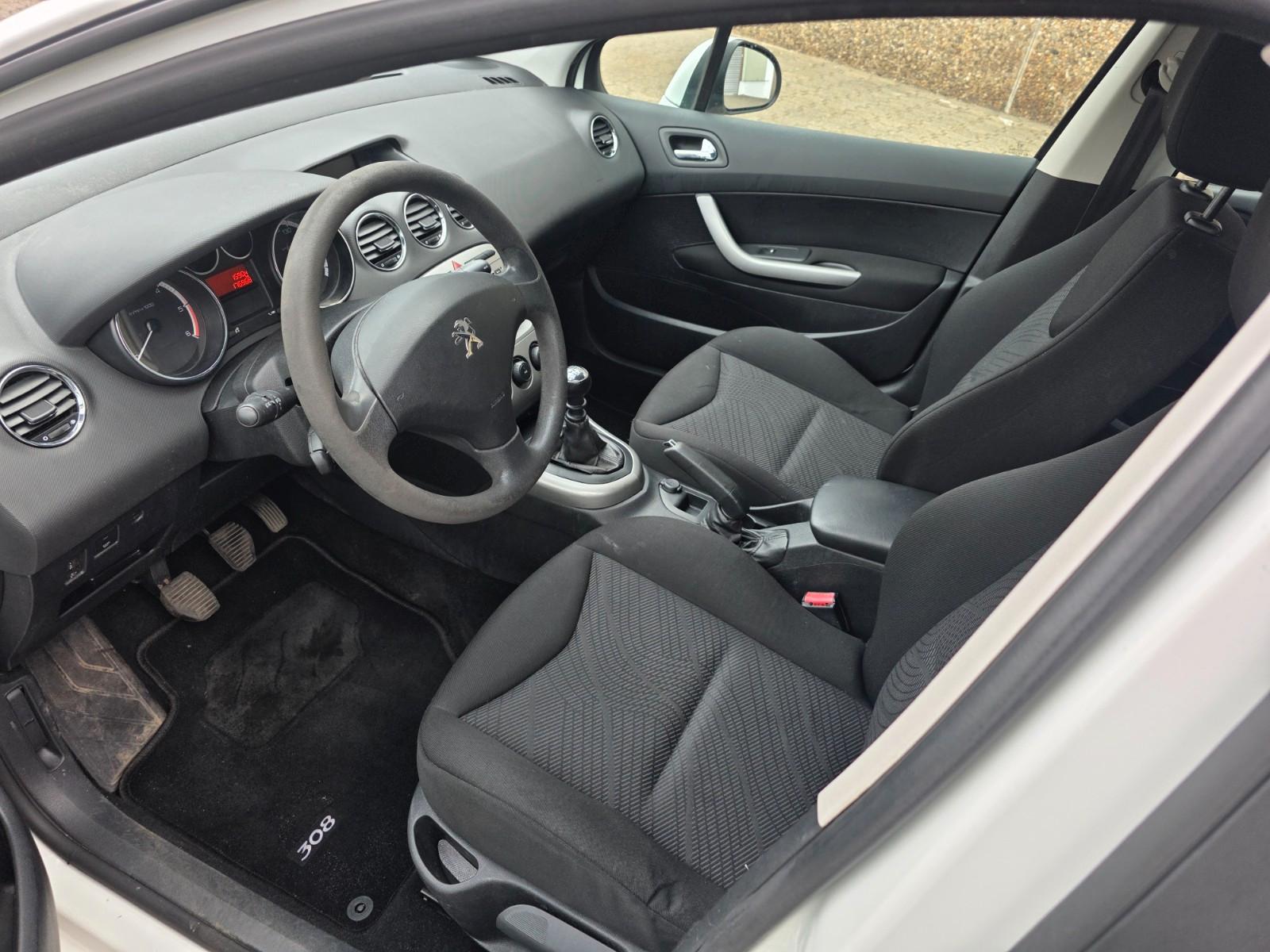 Peugeot 308 2011 — photo 7