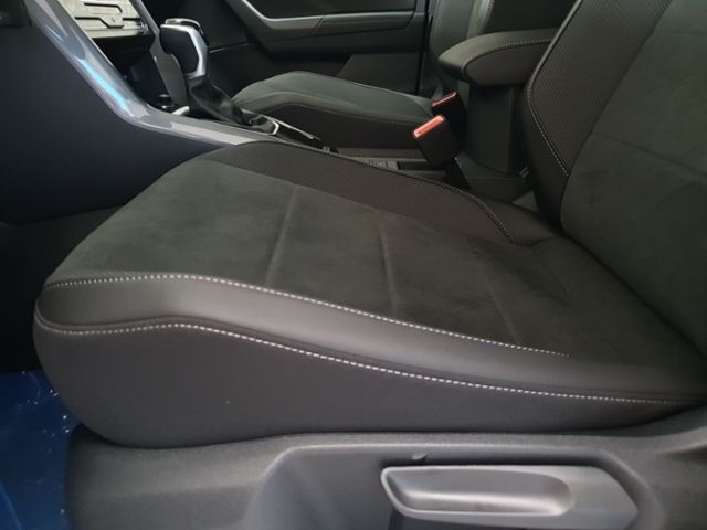 Fahrzeugabbildung Volkswagen T-Roc 1.5 TSI DSG  Style LED NAVI AHK SHZ