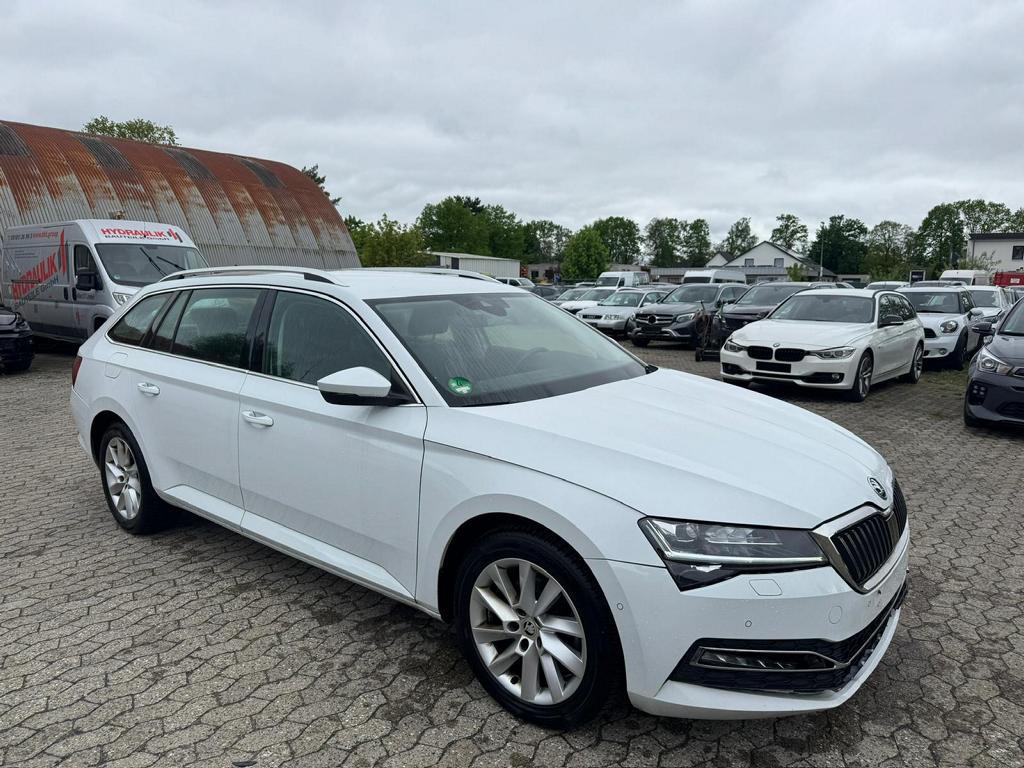 Skoda Superb Combi 2.0 TDI DSG Style Leder Navi LED