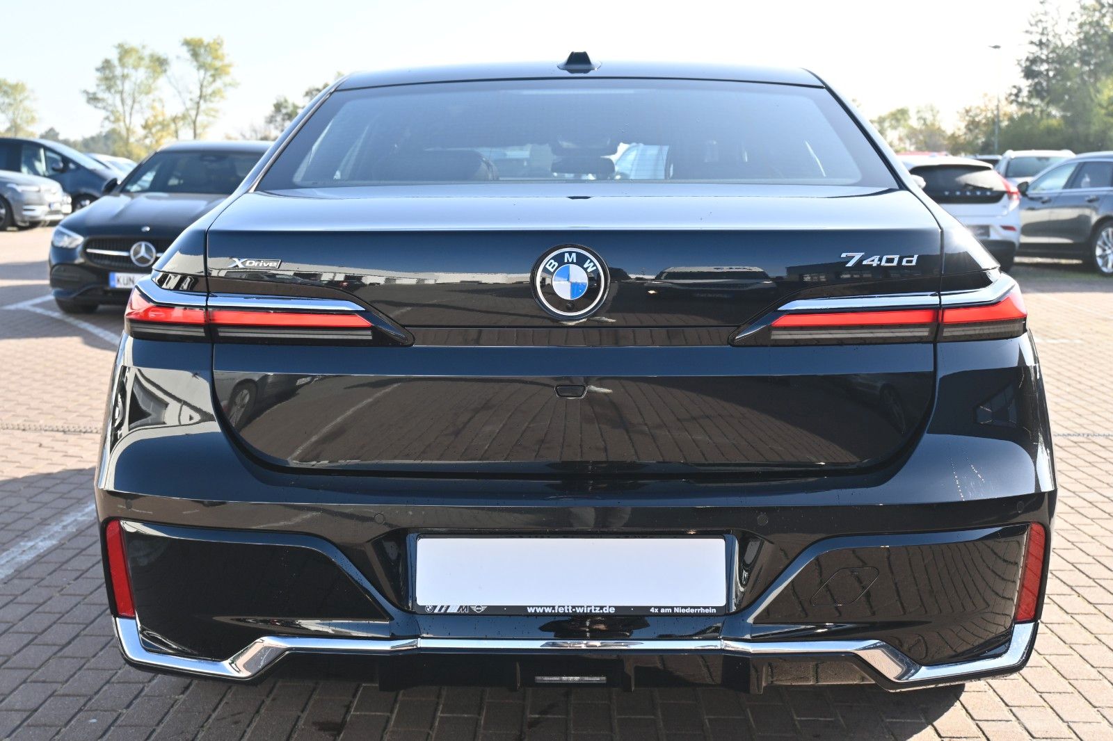 Fahrzeugabbildung BMW 740 d xDrive M Sport*PANO*Shadow*MIETKAUF