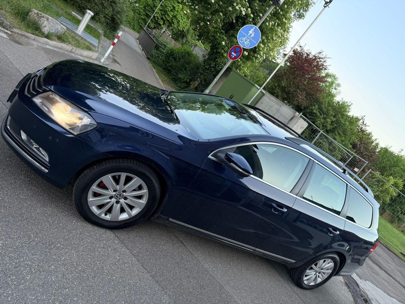 Volkswagen Passat 2011 — rear view