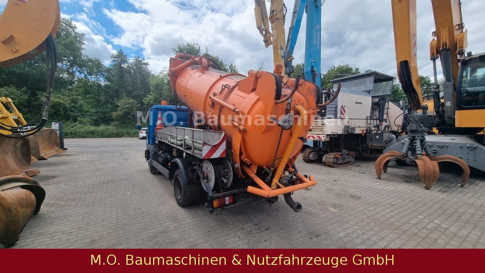 Fahrzeugabbildung MAN 8.153 / Saug u. Druckwagen / 4x2/