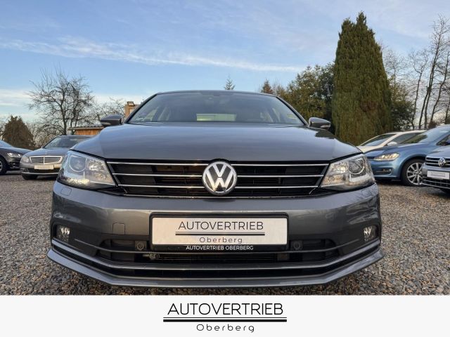 Volkswagen Jetta 1.4 XENON NAVI KAMERA SHZ TEMPO PDC 1.HAND