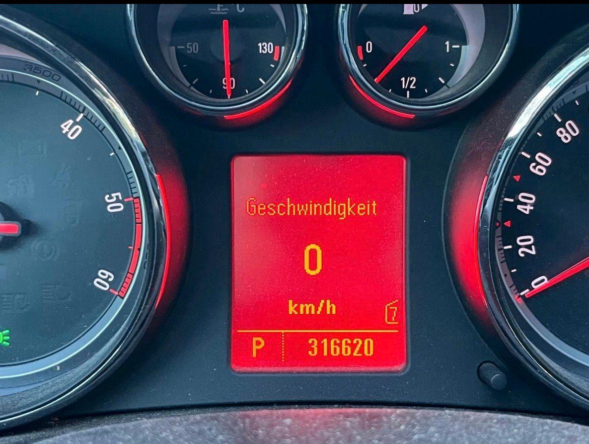 Opel Insignia 2009 — photo 11