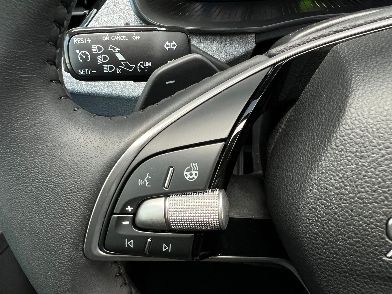 Fahrzeugabbildung SKODA Kamiq Selection 1.0 TSI DSG *AHK, LED, SmartLink