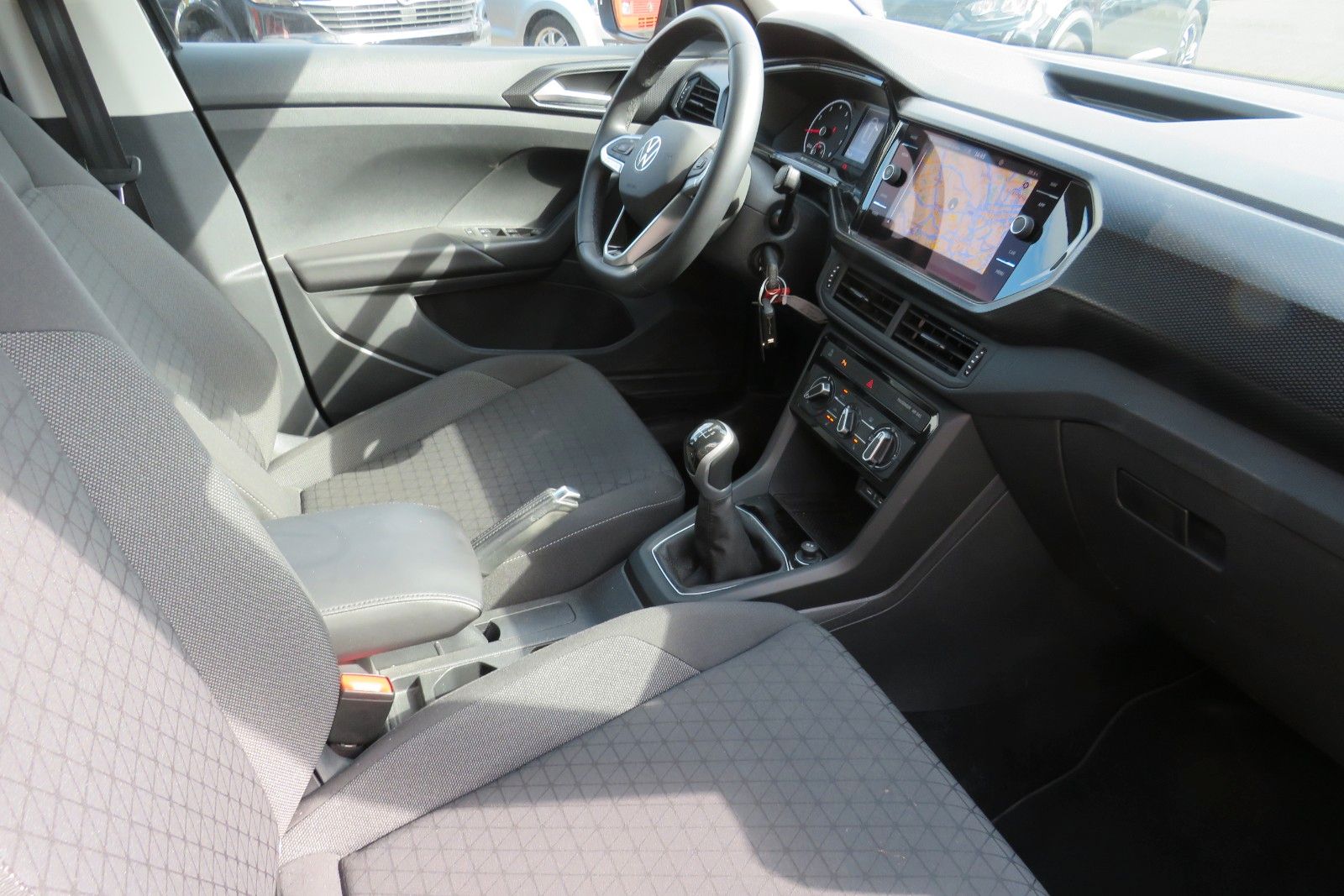 Fahrzeugabbildung Volkswagen T-Cross Life LED SPORT-PAKET SITZH. NAVI APP