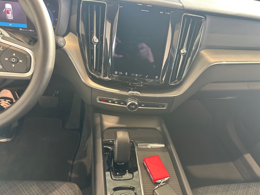 VOLVO XC60 B4 D Core VOLVO XC60 B4 D Core