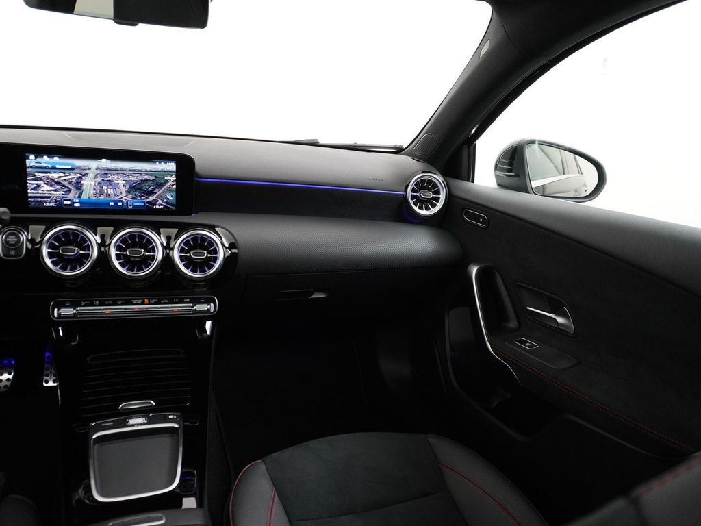 Mercedes-Benz A 180 Star Edition AMG Line | Panorama - Schiebe