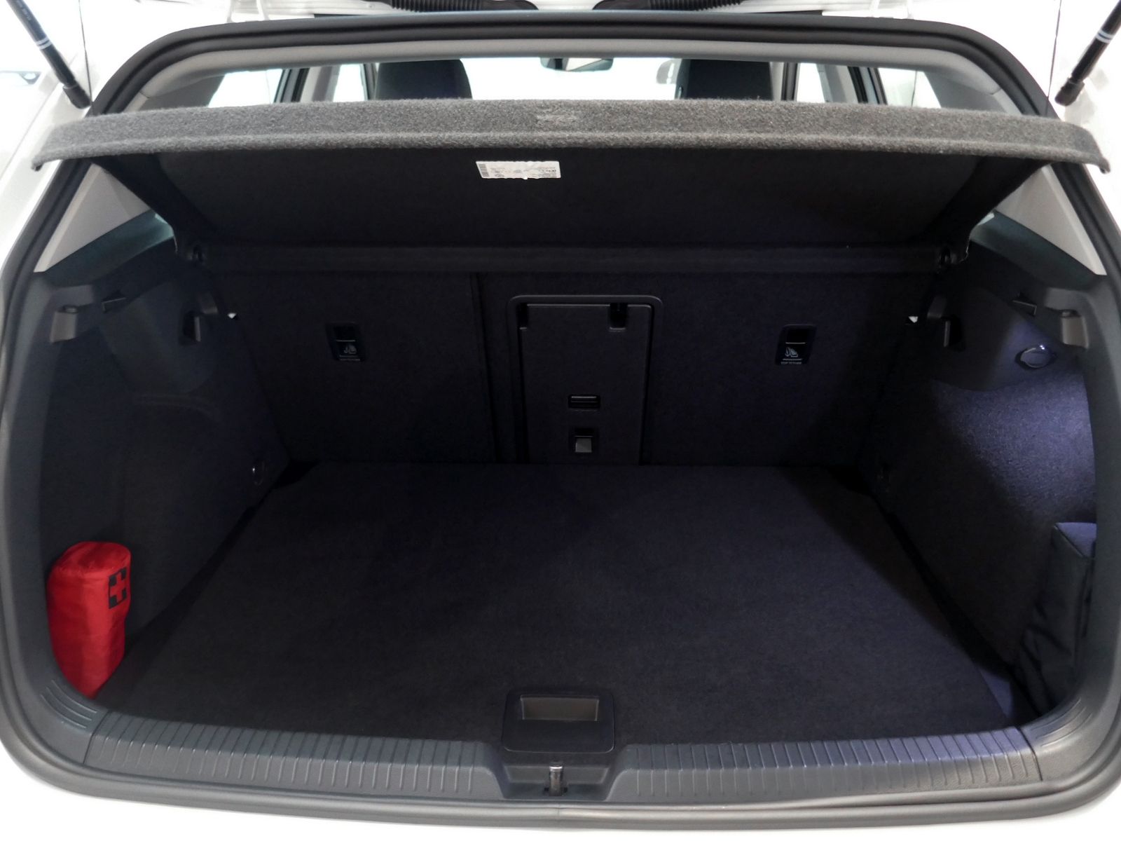 Fahrzeugabbildung Volkswagen Golf VIII Life 2.0 TDI | LED PDC ACC Navi