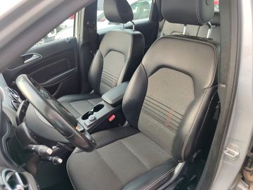 Mercedes B 180 - 12