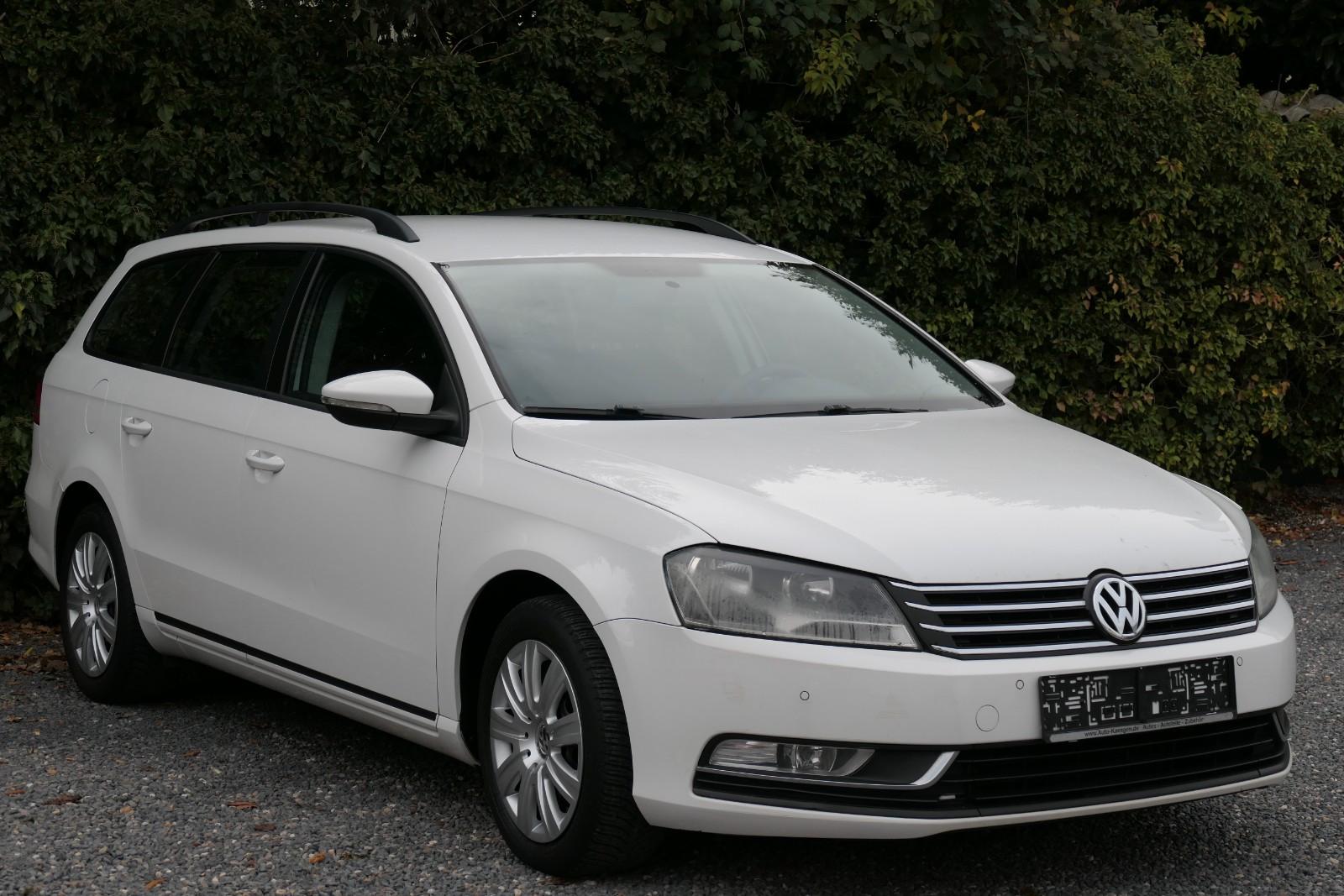 Volkswagen Passat 2012 — rear view