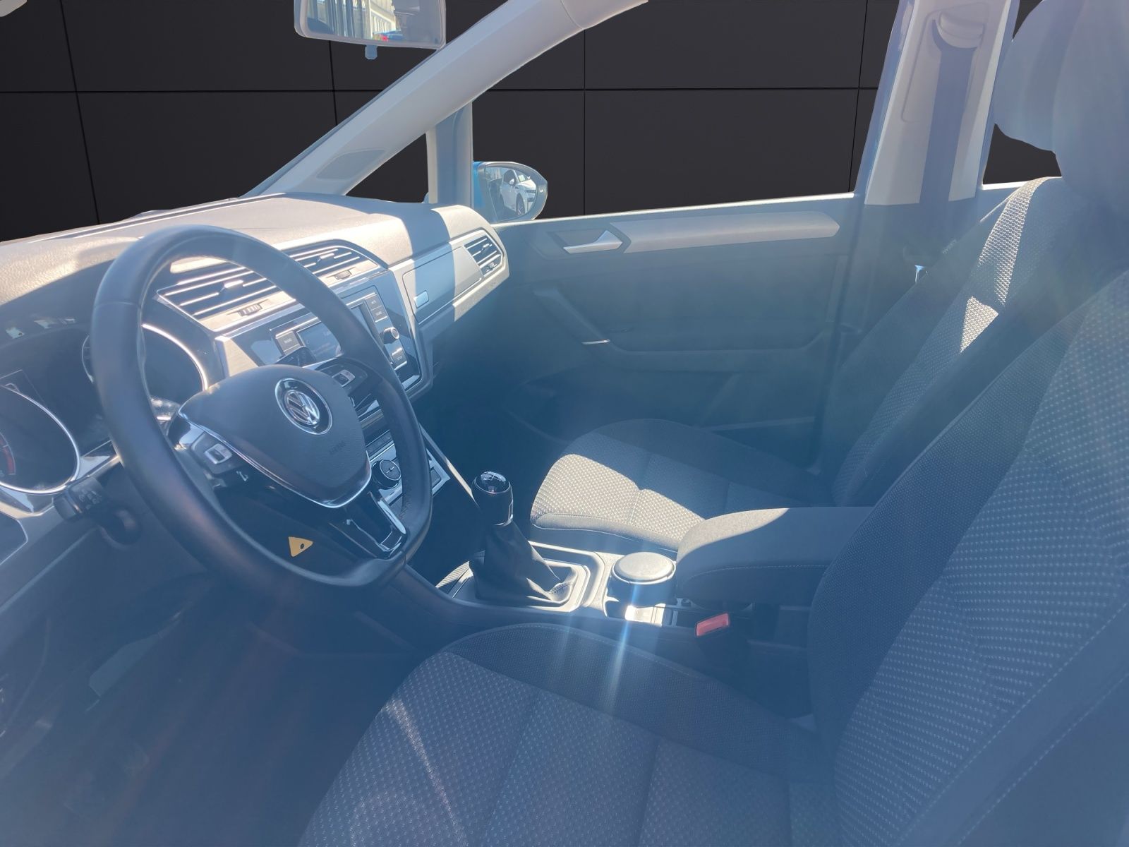 Fahrzeugabbildung Volkswagen Touran Comfortline 7-Si Climatronic PDC SH LM