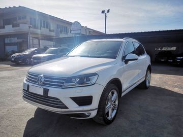 Volkswagen Touareg - 1