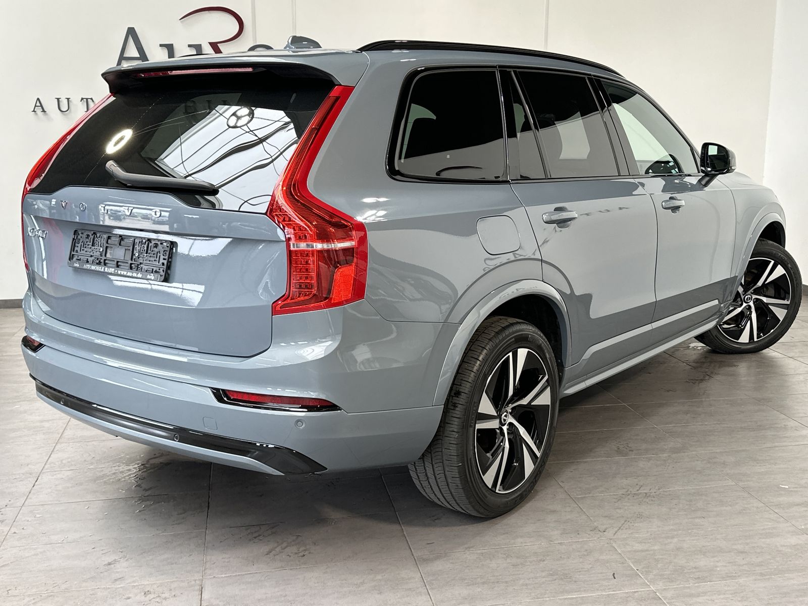 Fahrzeugabbildung Volvo XC90 T8 AWD R-Design 7-Sitzer NAV+LED+AHK+PANORA