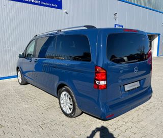 Mercedes V 220 - 9