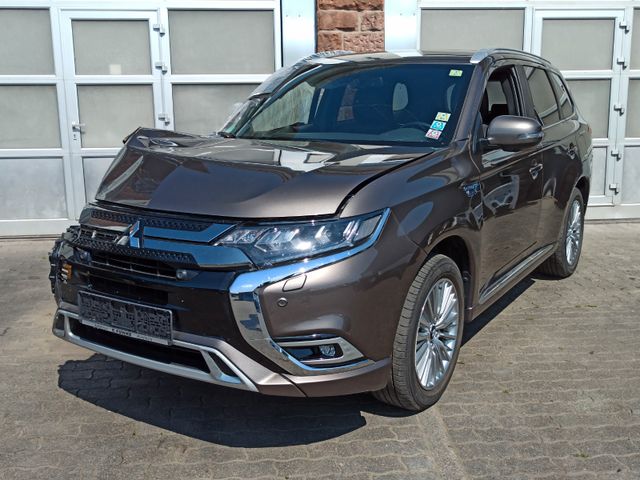 Mitsubishi Outlander PHEV Intro Edition 4WD / 1.Hand