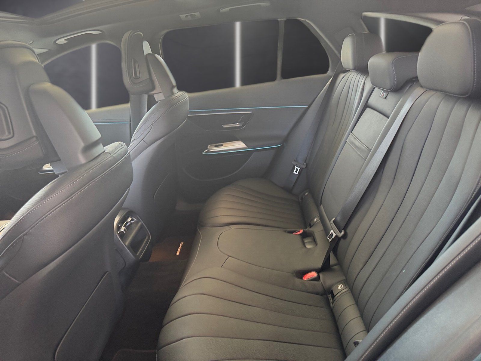 Fahrzeugabbildung Mercedes-Benz E 220 d T AMG*AHK*Pano*Distro*Totwink*360*Digita