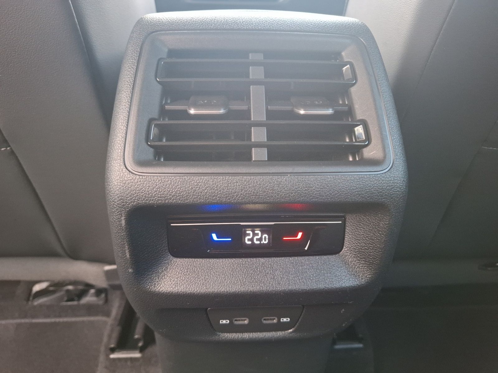 Fahrzeugabbildung Volkswagen Tiguan TDI DSG Life LED ACC AHK HuD NAVI PDC SHZ