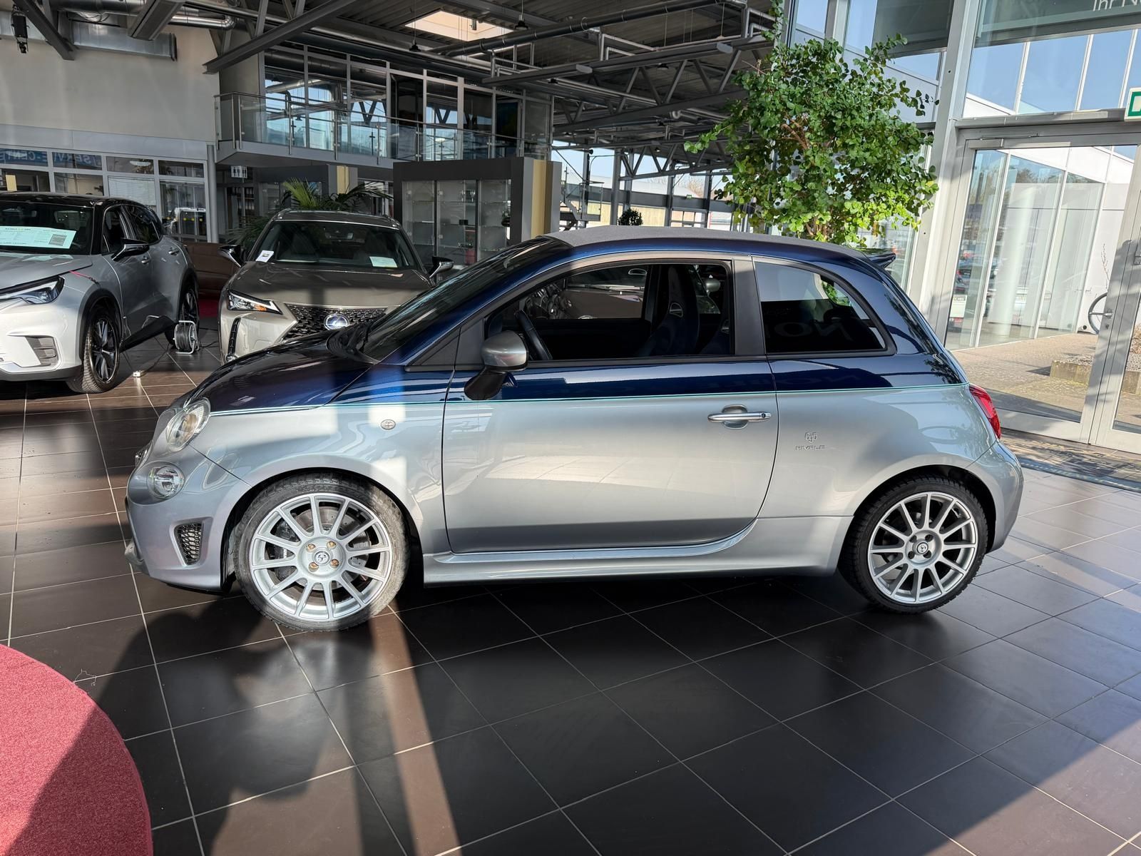 Fahrzeugabbildung Abarth 695C Rivale Navi KLIMA Mahagoni Optik ALU