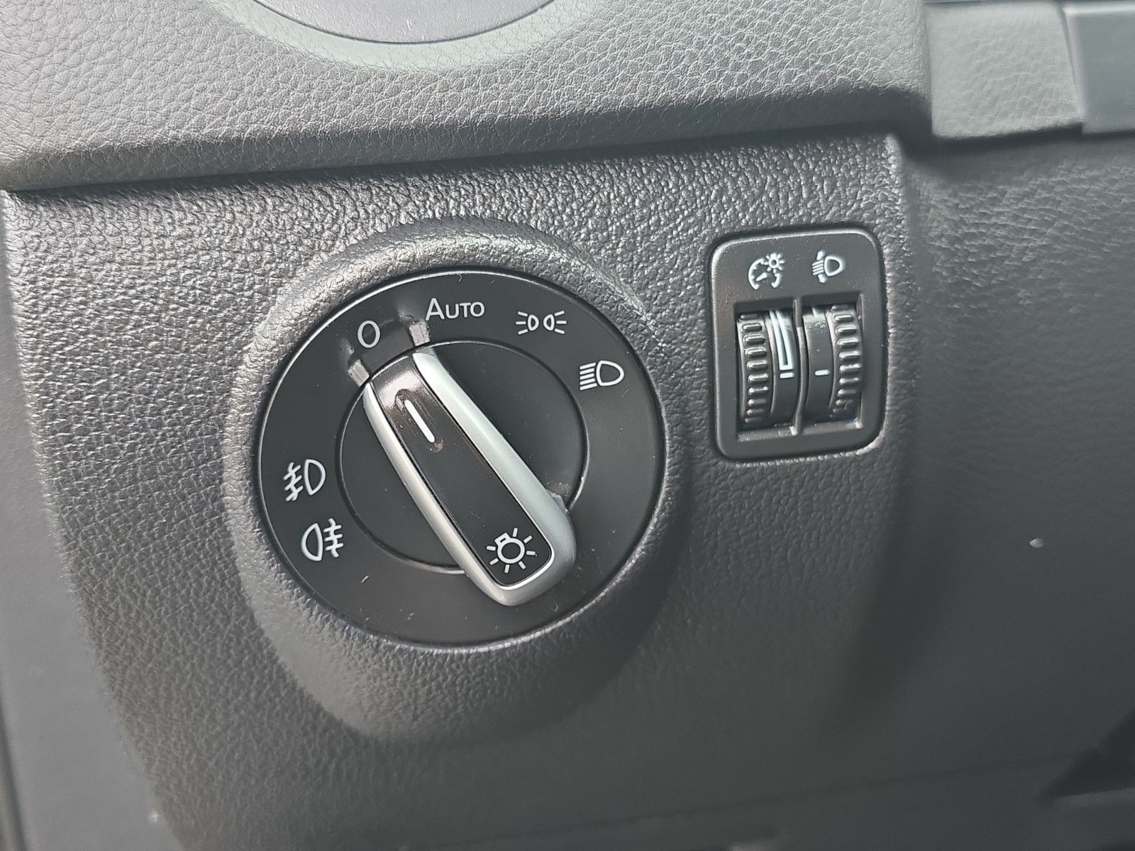 Fahrzeugabbildung Volkswagen Tiguan Sport & Style 4Motion+1.HAND+AUTOMATIK