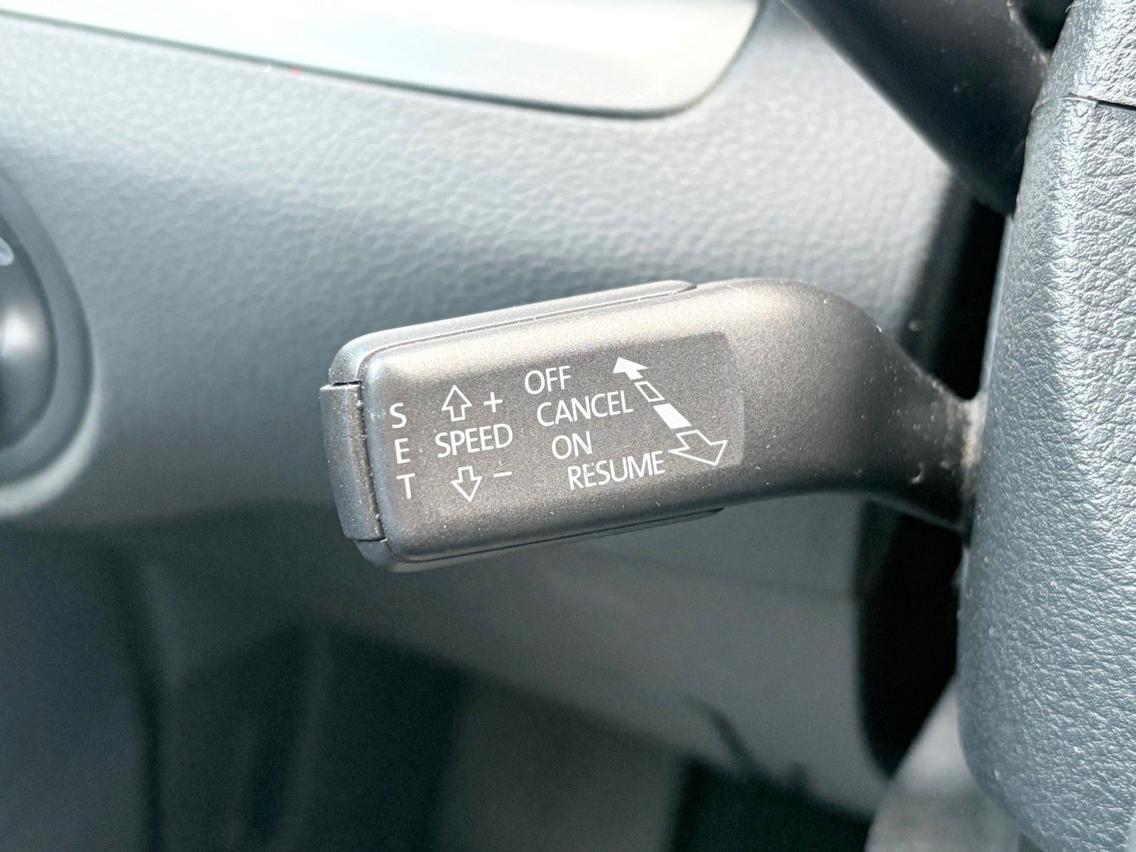 Fahrzeugabbildung Volkswagen Sharan HIGHLINE 7-SITZER Navi Leder Kamera SPORT