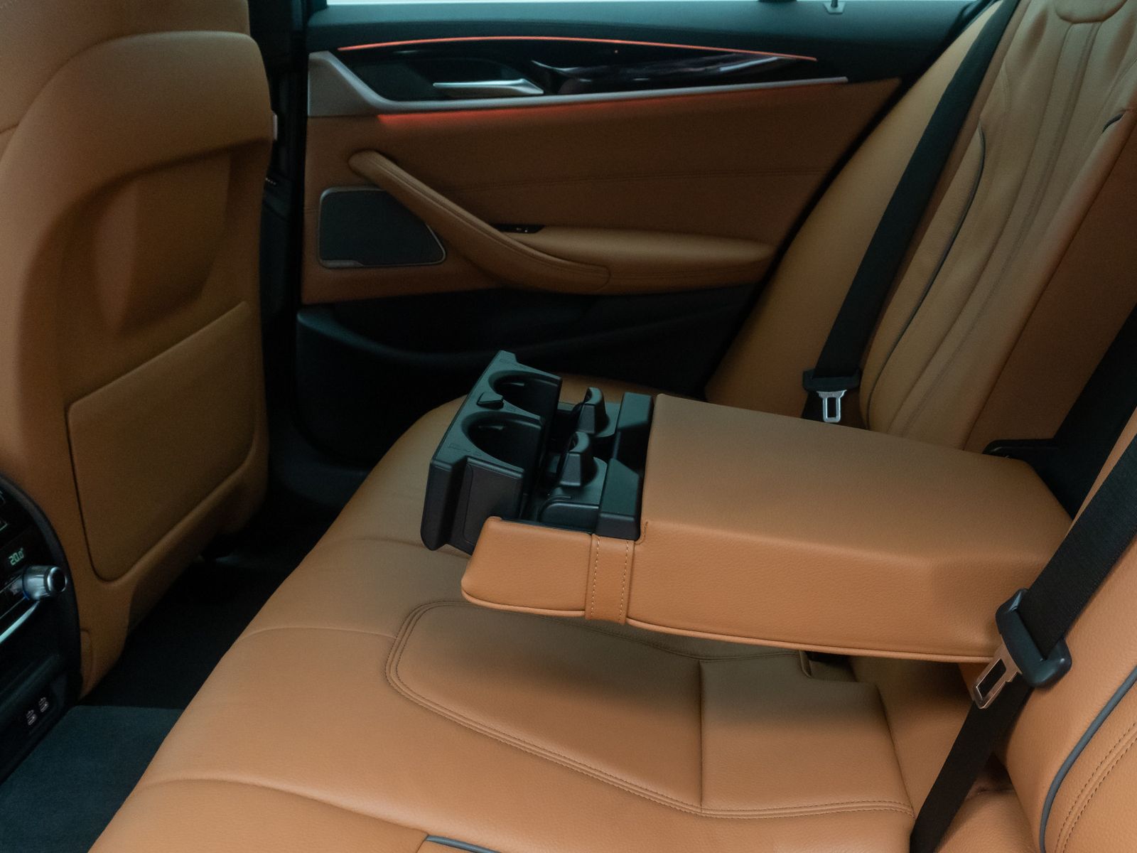 Fahrzeugabbildung BMW 530d Luxury Line HUD Kamera AHK Alarm Laser H/K