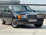 Mercedes-Benz Mercedes W124 e 230 - Mercedes-Benz E 230: W124