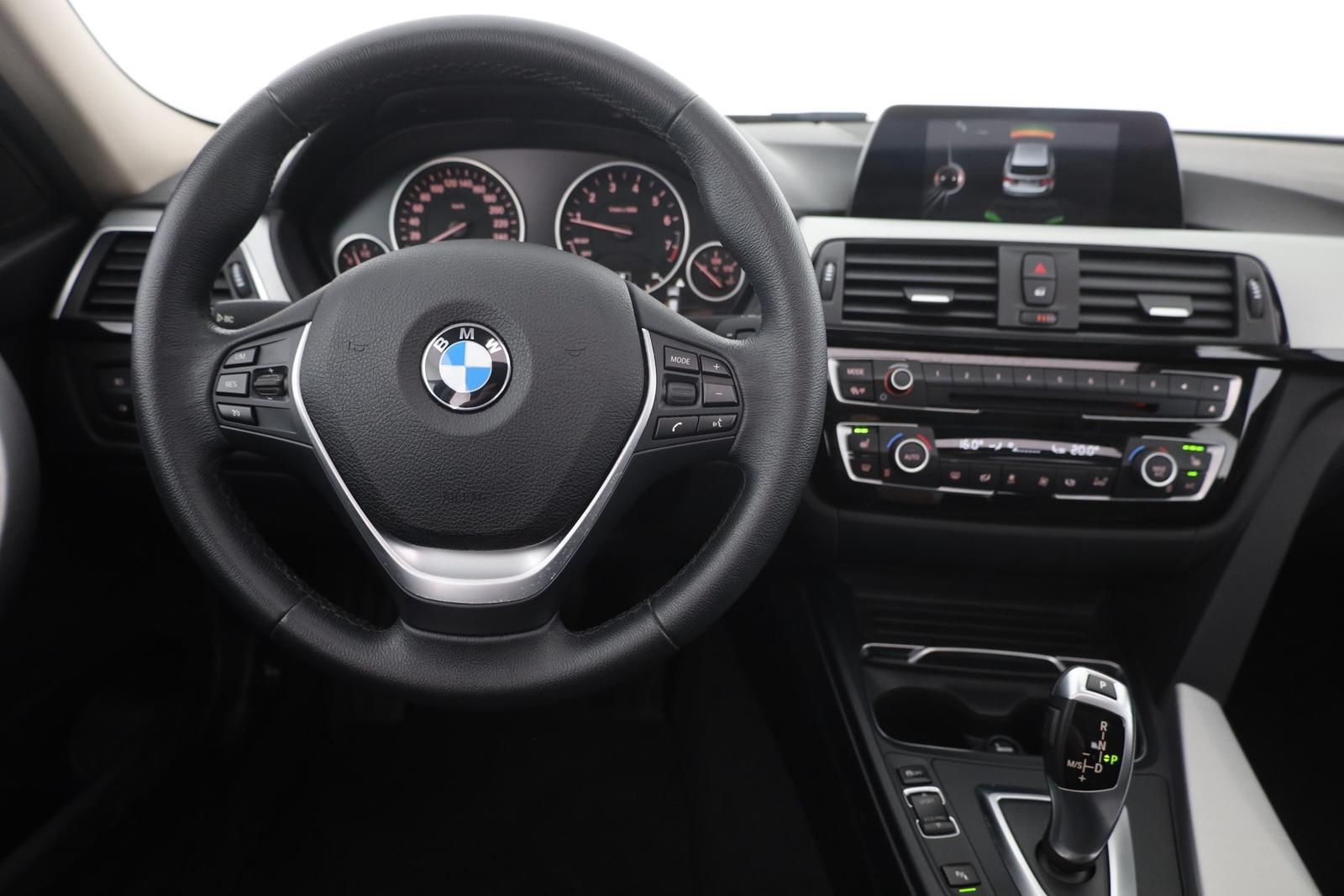 BMW 320i Touring Advantage LED Navi Schiebedach AHK