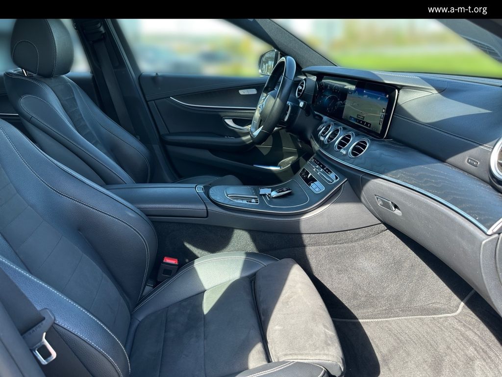 MERCEDES-BENZ E 220