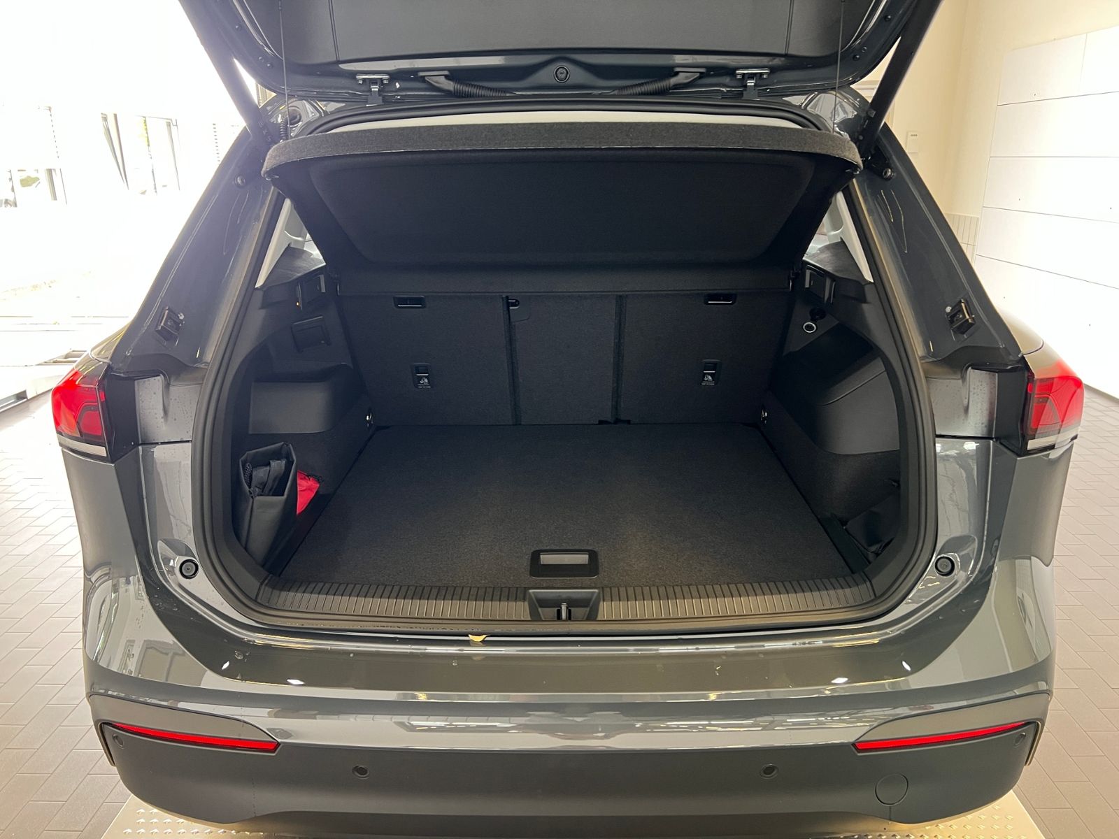 Fahrzeugabbildung Volkswagen Tiguan  ENERGY 1.5 eTSI DSG *AHK, AreaView, Navi