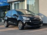 Hyundai i10 1,2 1.HAND NAVI/SHZ/PDC/LHZ/4SEASON/GARANTIE - Hyundai i10 in Ludwigshafen