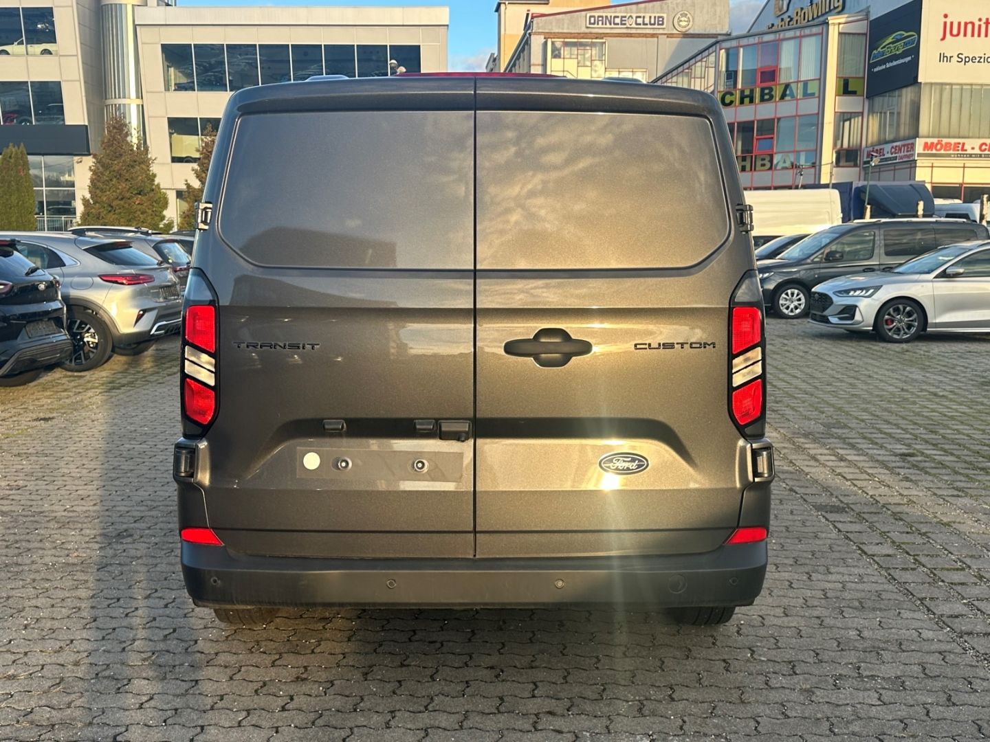 Fahrzeugabbildung Ford Transit Custom Kasten 320 L2 Trend FWD 2.0 DAB