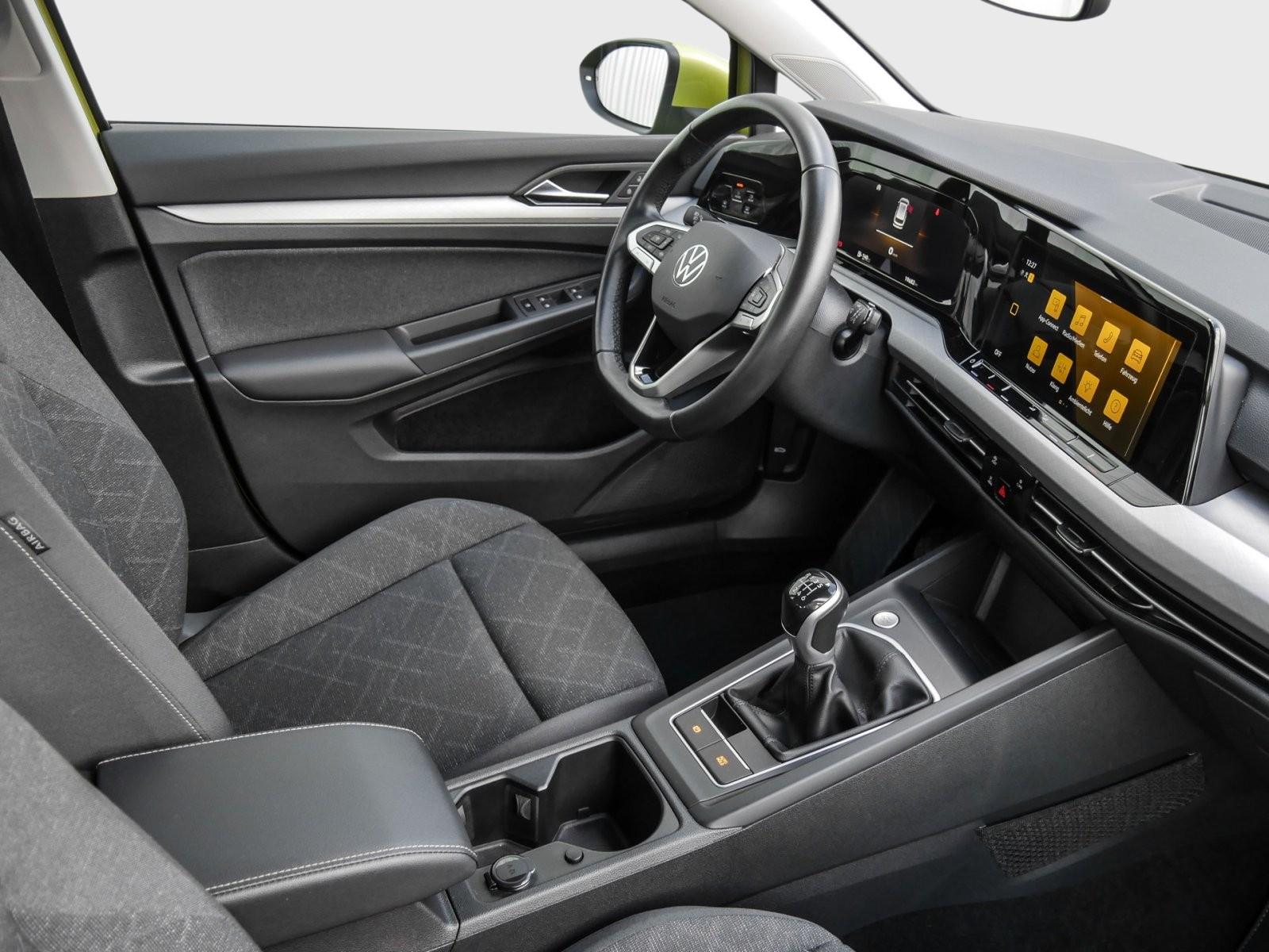 Volkswagen Golf VIII Variant Life 1.0 TSI LED ACC App-Conne