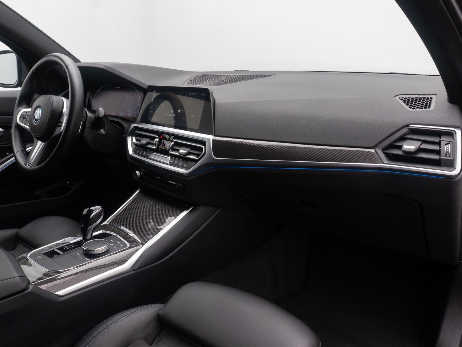 Fahrzeugabbildung BMW 330e M Sport Alarm AHK DAB HiFi Komfort PDC 18"