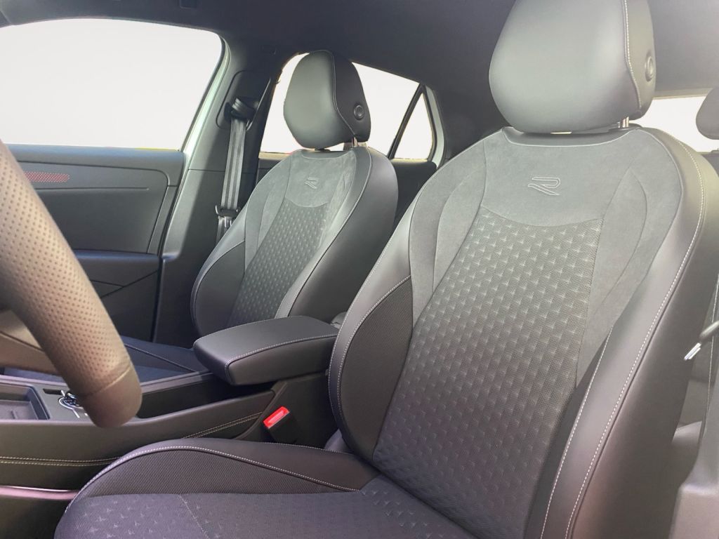 Fahrzeugabbildung Volkswagen T-Roc 1.5 eTSI OPF DSG R-Line / neues Modell