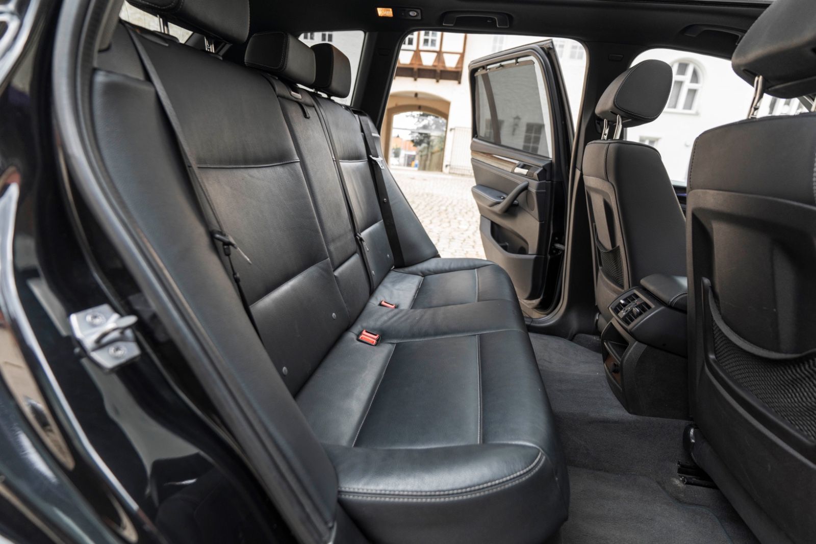 Fahrzeugabbildung BMW X3 xDrive35i M Sport HIFI KAM NAV SZH PANO M+S