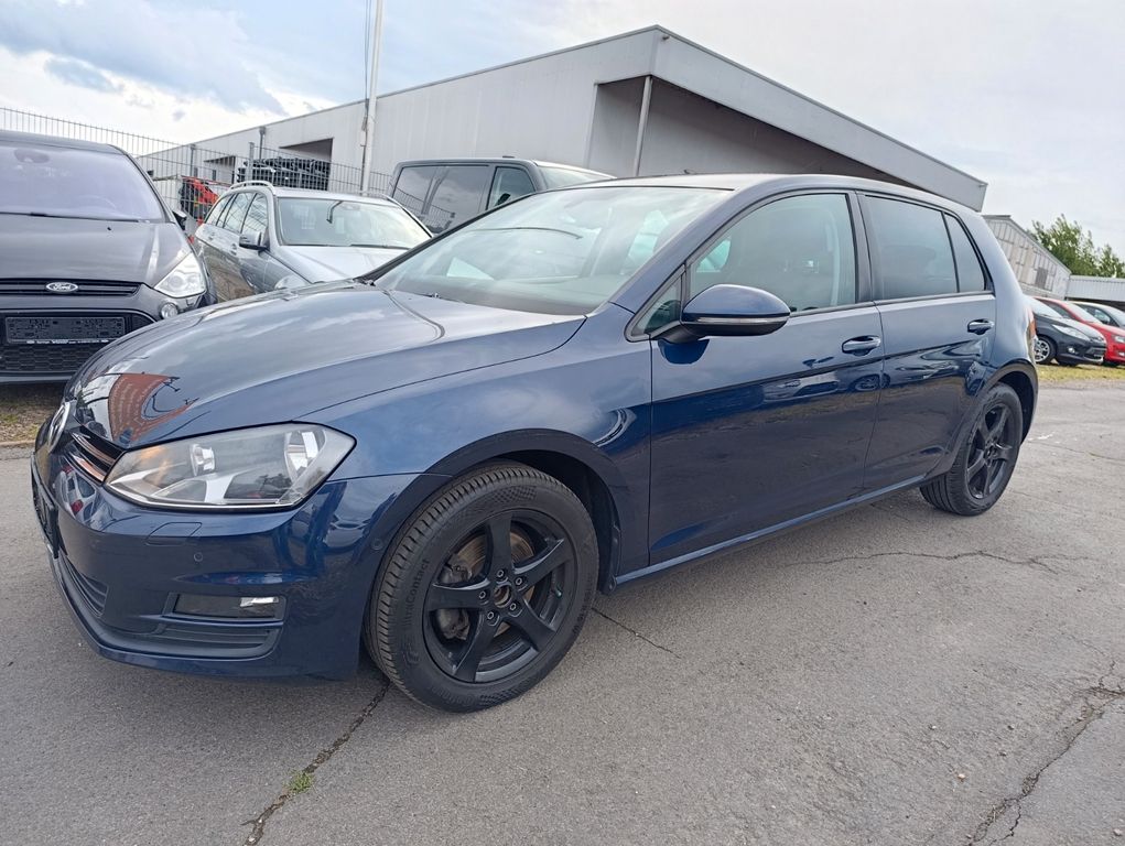 Volkswagen Golf VII Lim. PARK-A*SITZ-H*KLIMA-A*TÜV+INSP NEU