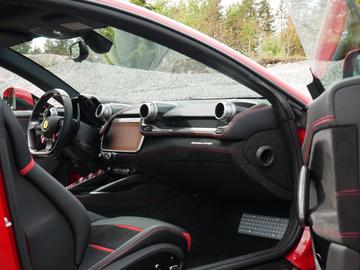 صورة مصغرة 16 لـ 2019 Ferrari GTC4LUSSO