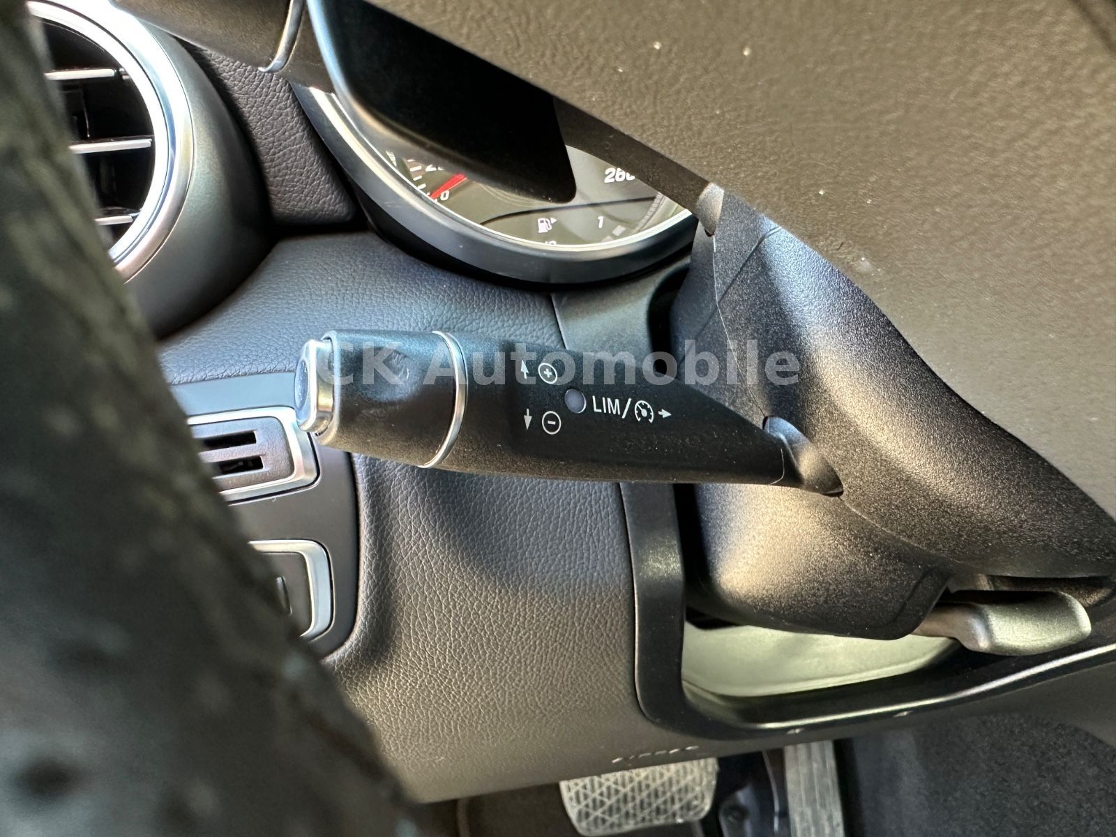 Fahrzeugabbildung Mercedes-Benz C 200 CGI Lim. Avantgarde Autom./Navi/LED/ILS