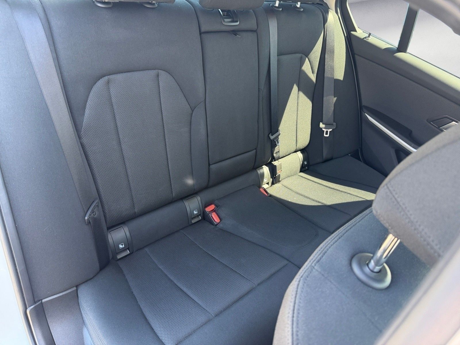 BMW 320d Automatik 18' AHK Aktive Geschwindigkeitsre foto 6