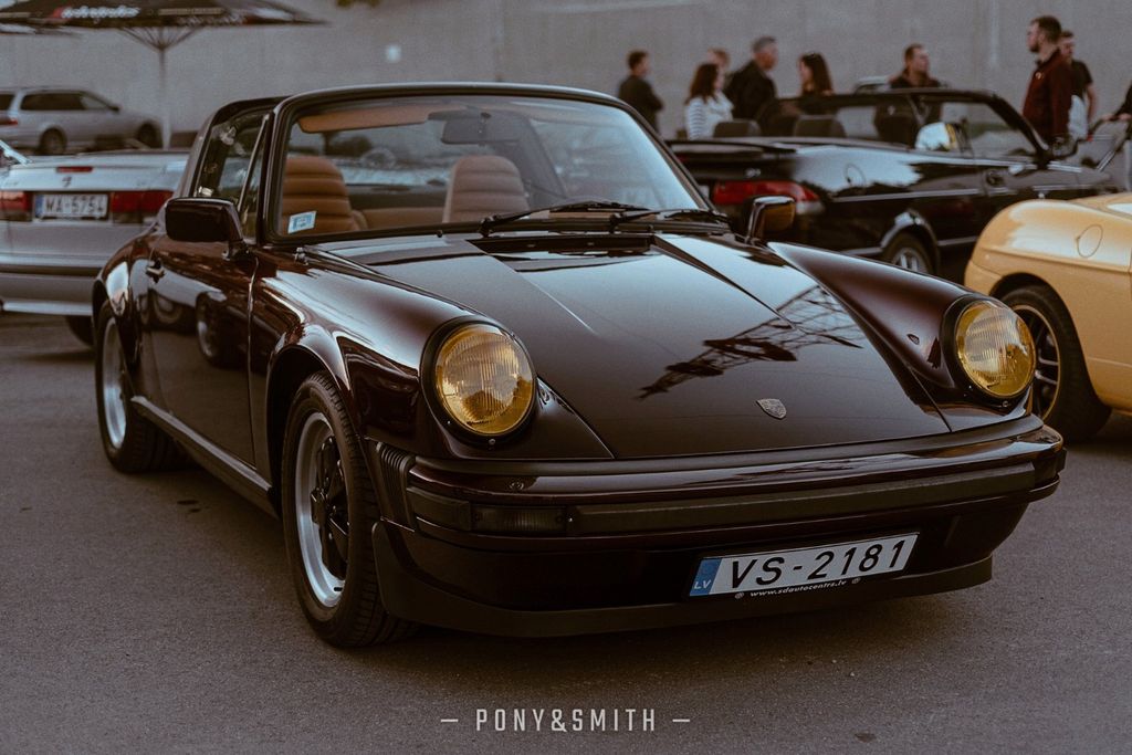 Porsche 930
