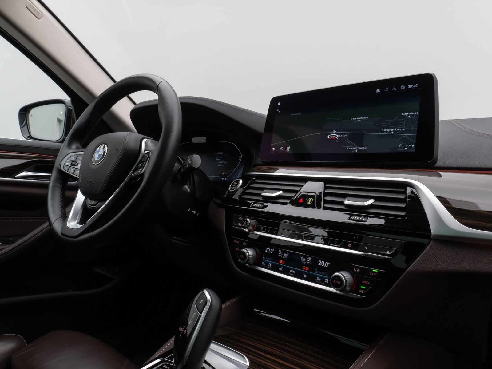 Fahrzeugabbildung BMW 530d xD Luxury Line Panorama HUD Individual 19Zl