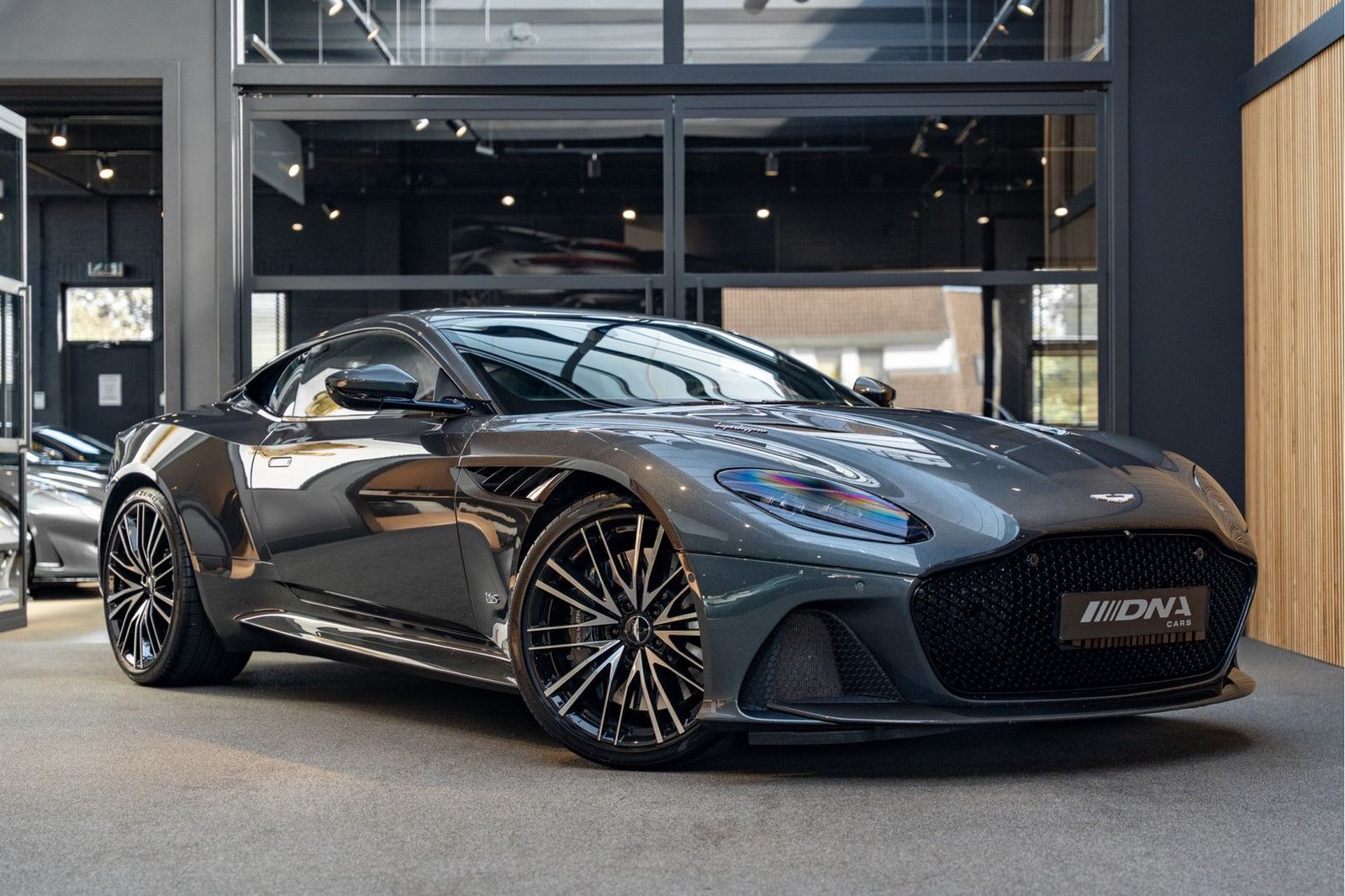 Aston Martin DBS 5.2 V12 Superleggera Carbon