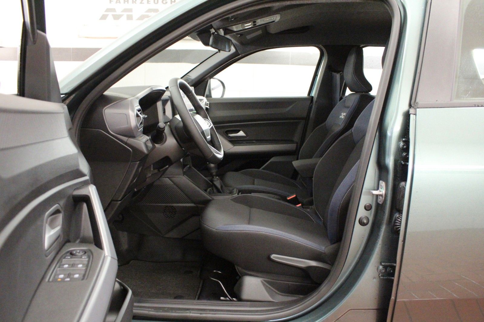 Fahrzeugabbildung Dacia Duster mild hybrid 140 Expression*Winterp.*MY 26