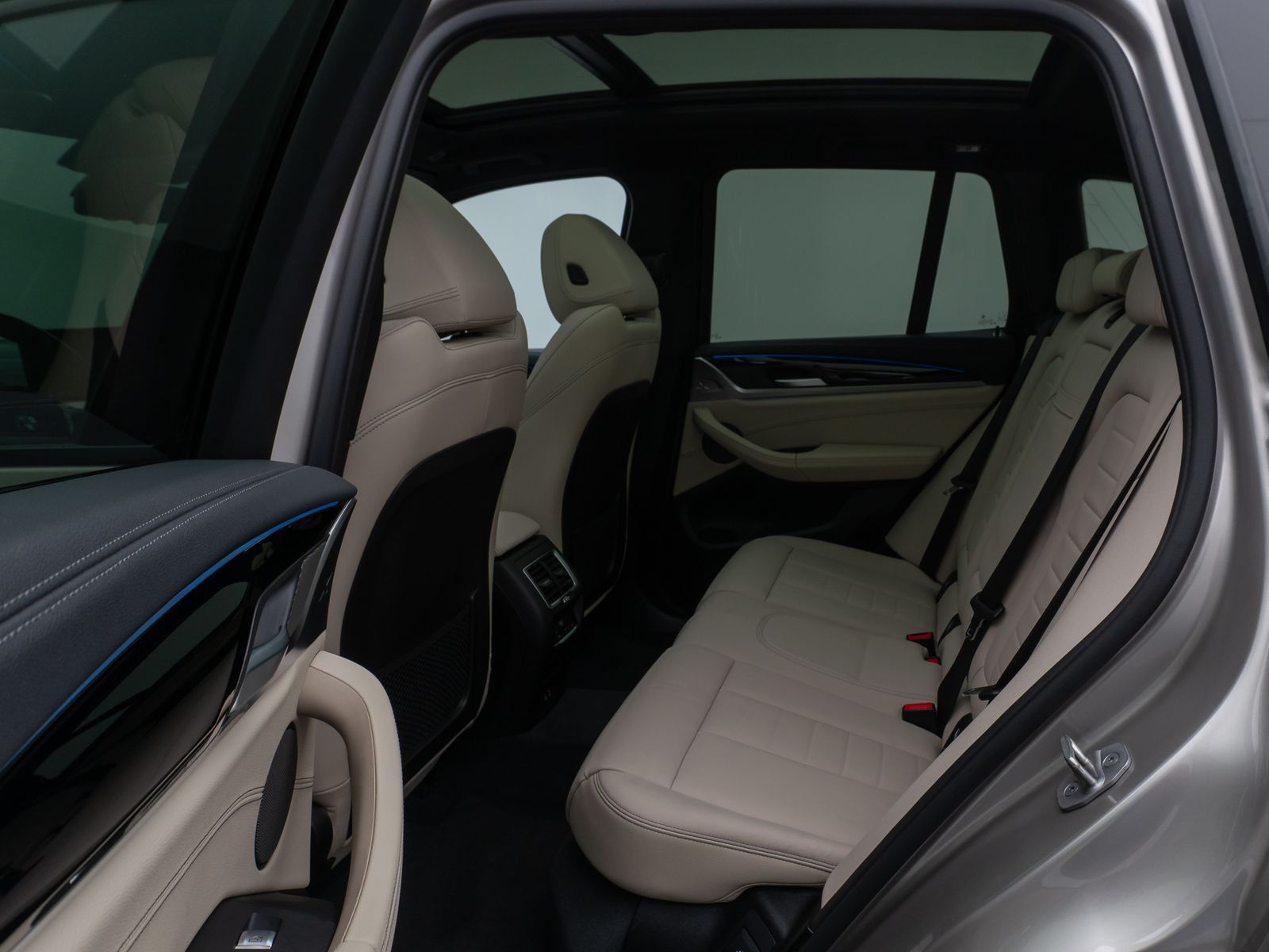 Fahrzeugabbildung BMW iX3 Impressive M Sport Panorama Laser HUD H/K